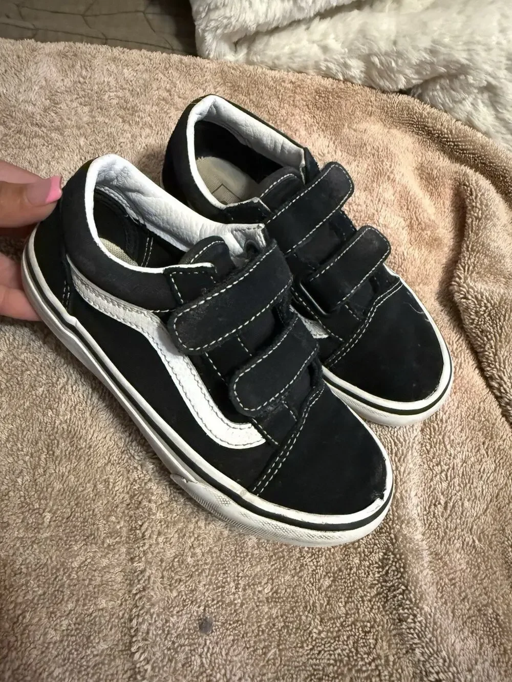 VANS Old Skool V Black/White Hook & Loop Low Top Sneaker Unisex Kids 13.5